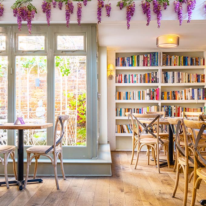 Thai Restaurant in Beaconsfield for EatIn or Takeaway Giggling Squid