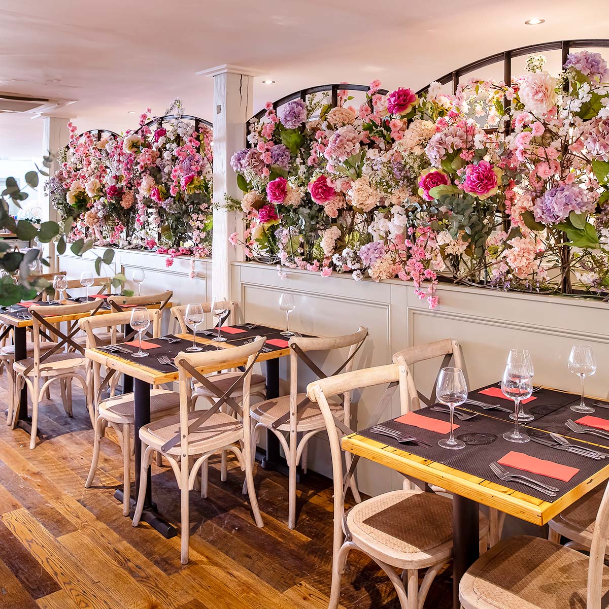 Thai Restaurant in Billericay for EatIn or Takeaway Giggling Squid