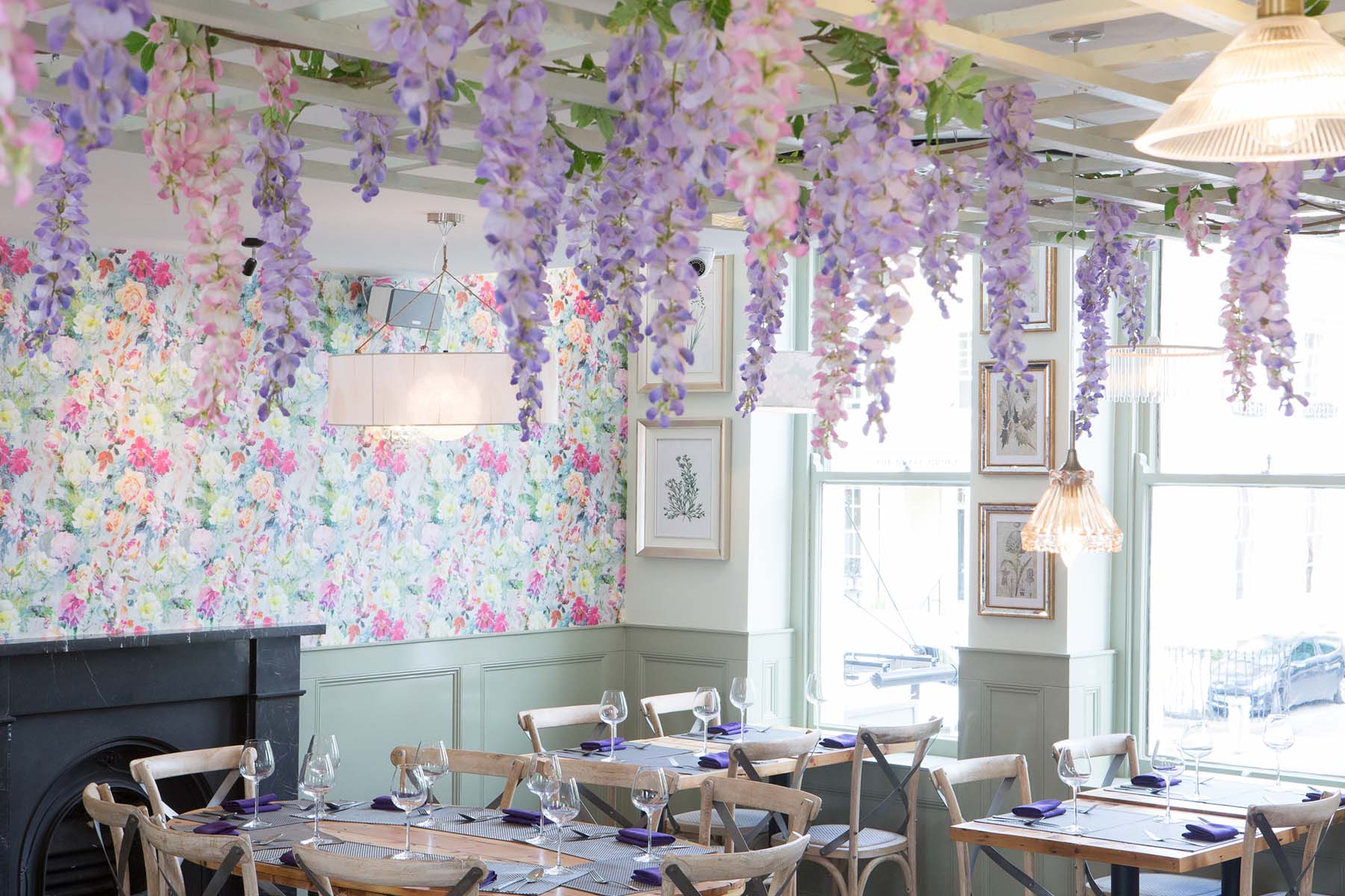 Thai Restaurant in Cheltenham for EatIn or Takeaway Giggling Squid